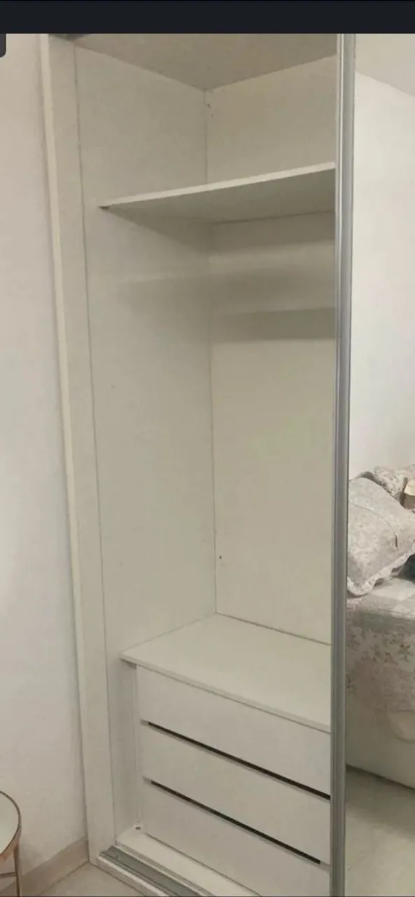 Guarda-Roupa Branco com Gavetas e Prateleiras