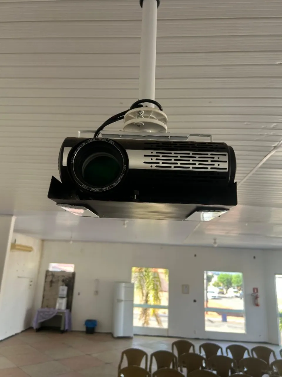 Projetor com suporte