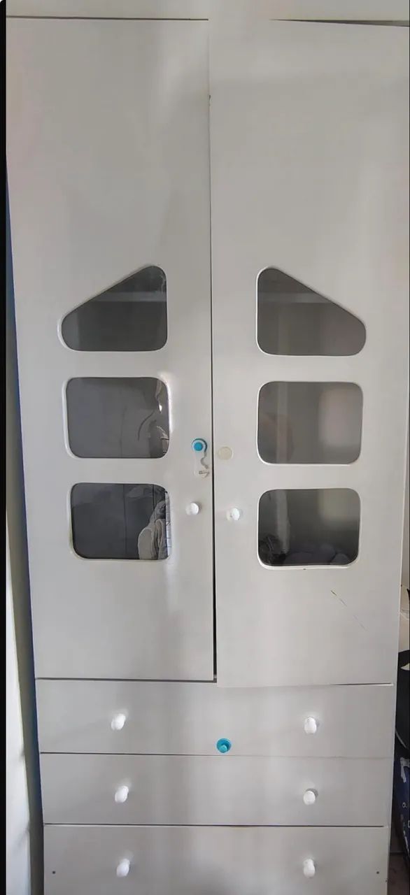 Guarda roupa + cama e colchão 