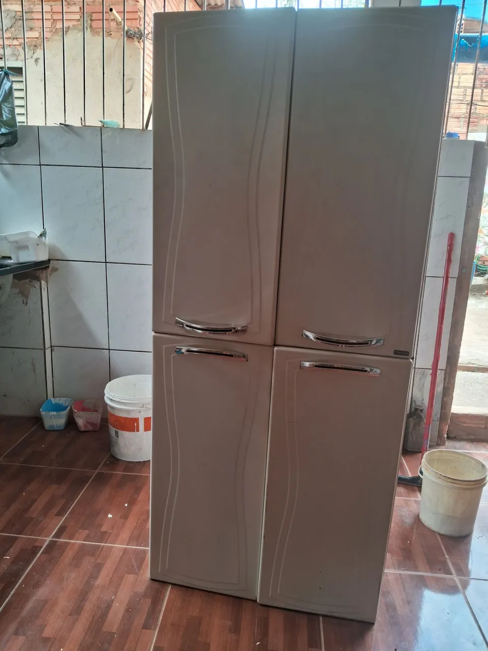 Vende-se esse armário em alumínio