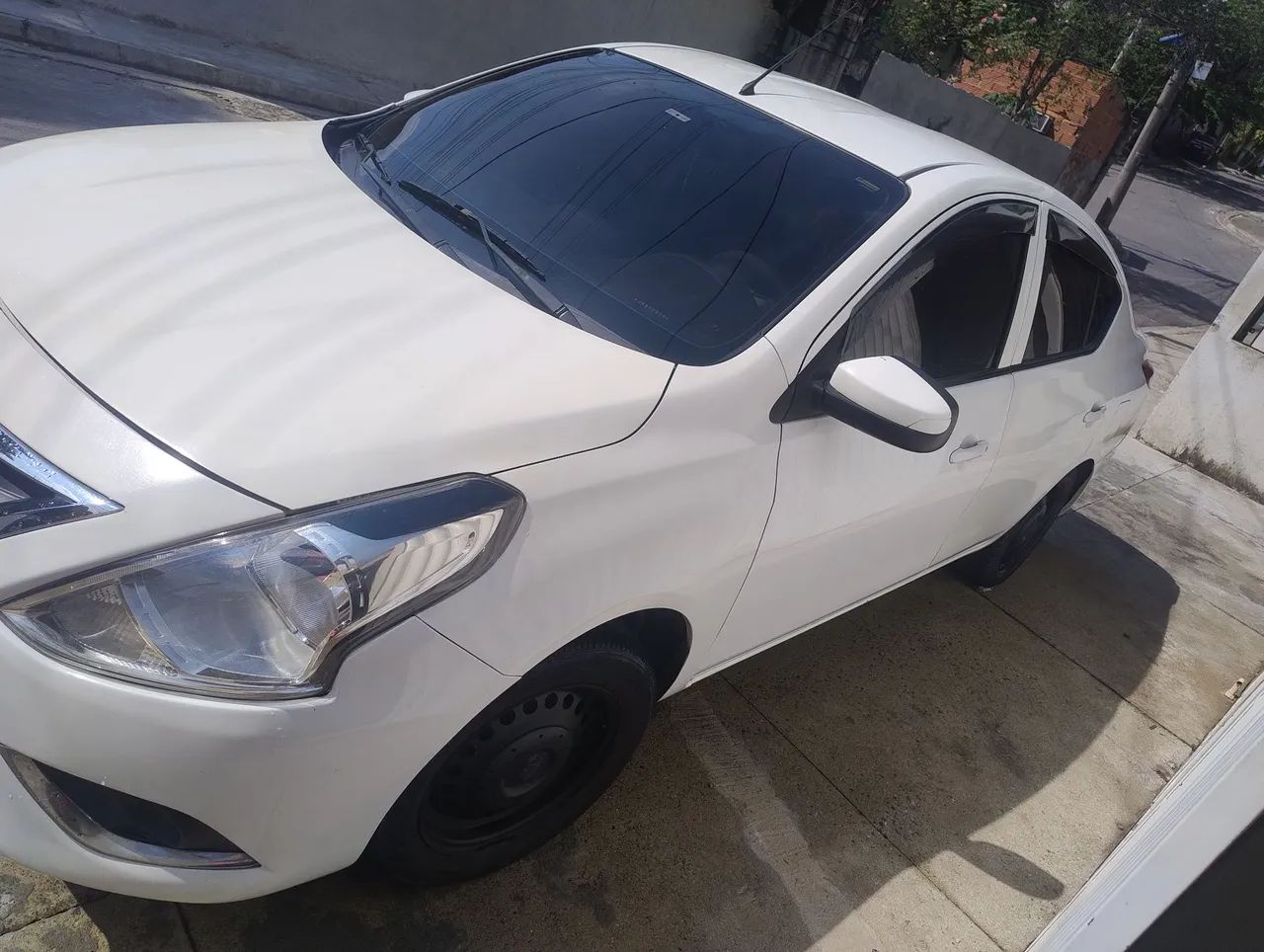 Nissan versa  - Foto 3