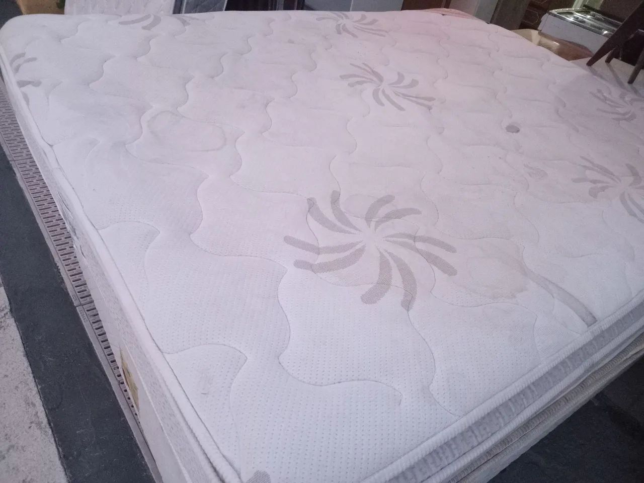 Cama box Queen em bom estado. (Entrego). - Foto 3