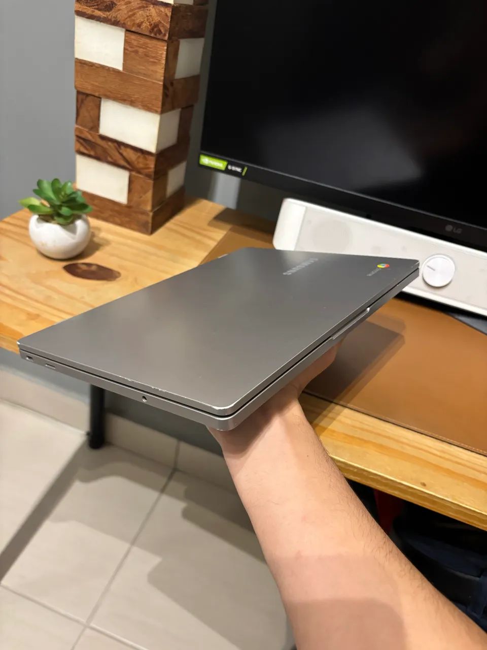Chromebook Samsung 4 32gb SSD Celeron n4000 - Foto 4