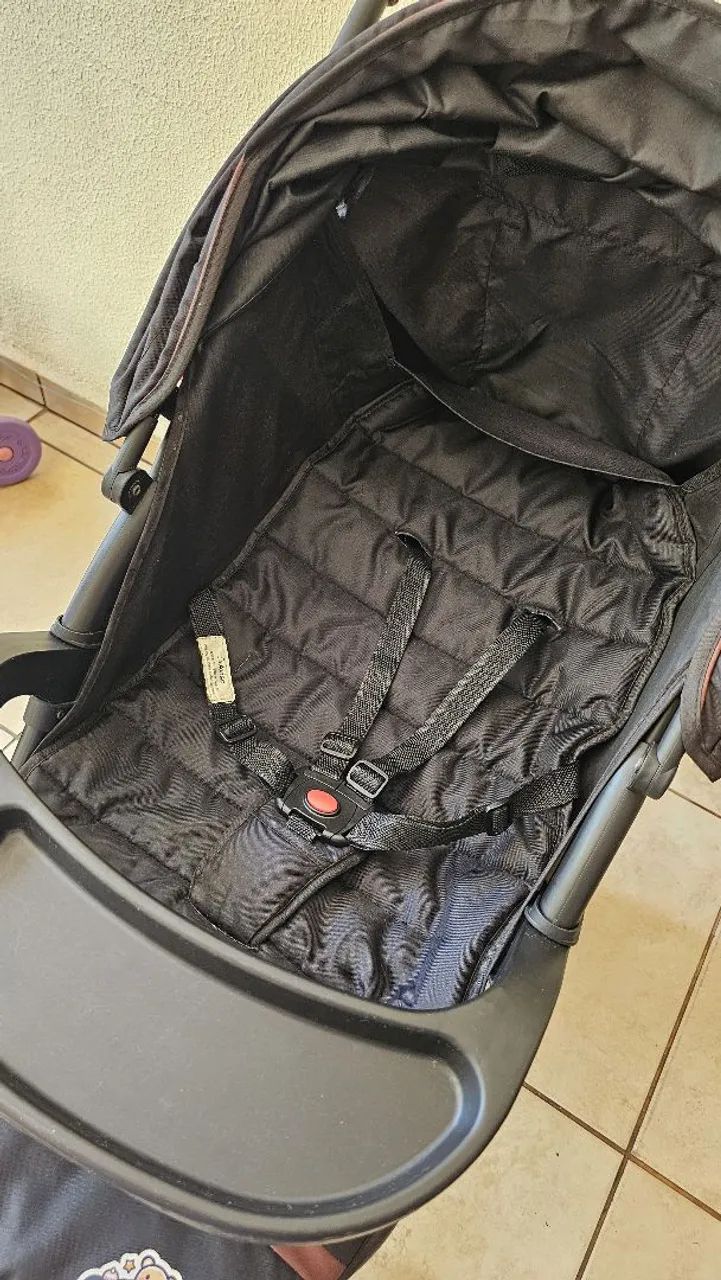 VENDE-SE CARRINHO DE BEBÊ PRATICAMENTE NOVO  - Foto 5