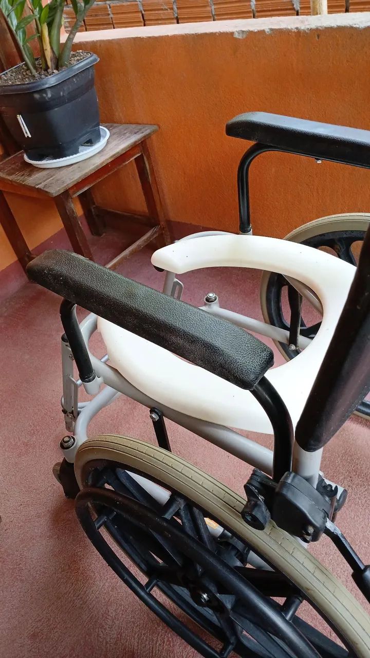 Cadeira de Banho com rodas