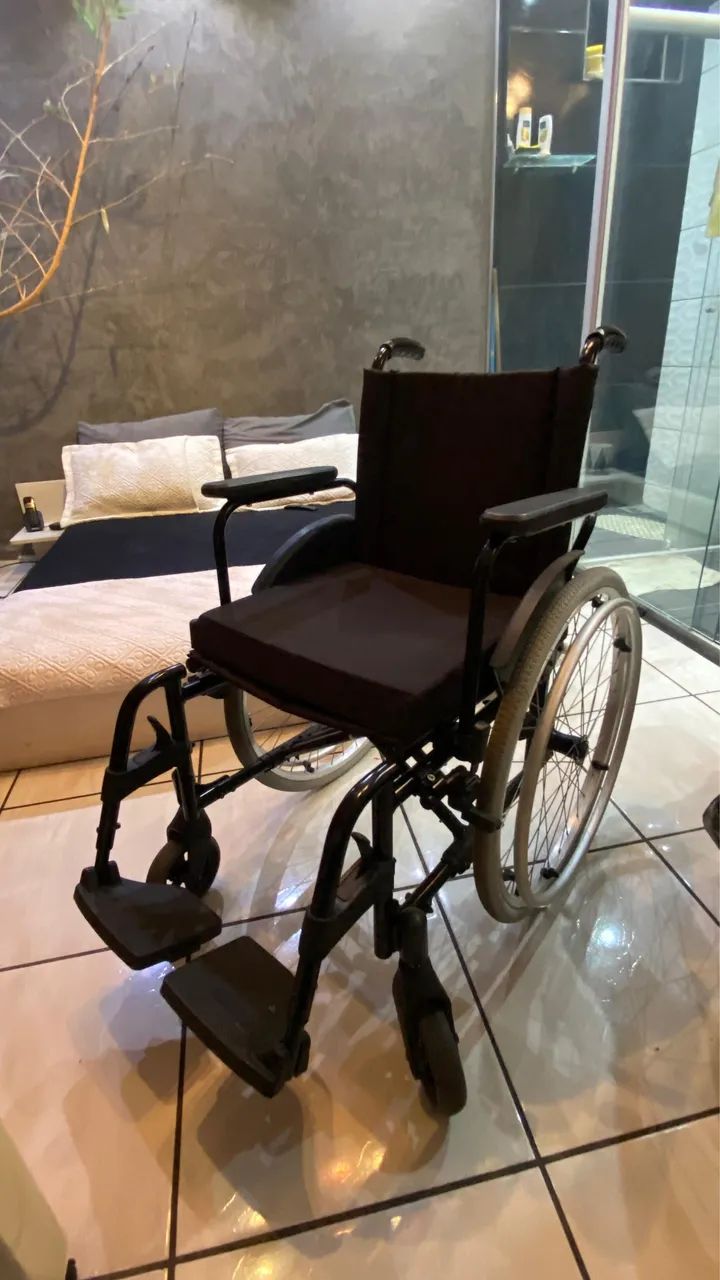 Cadeira de rodas - Foto 3