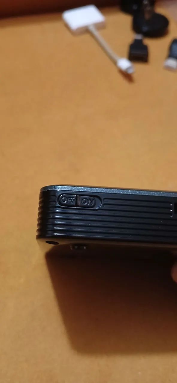 Mini Projetor Portátil Brookstone HDMI Pocket Projector DLP - Kit Completo Com Estojo - Foto 5