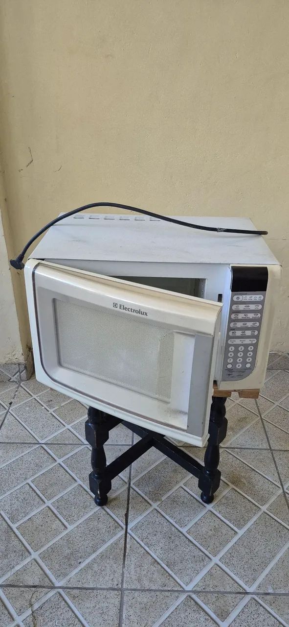 Micro-ondas Electrolux Com Defeito R$100,00 Reais  - Foto 2