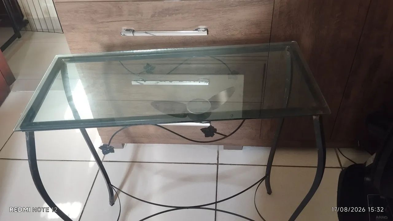 Mesa de vidro e ferro envelhecido - Foto 2