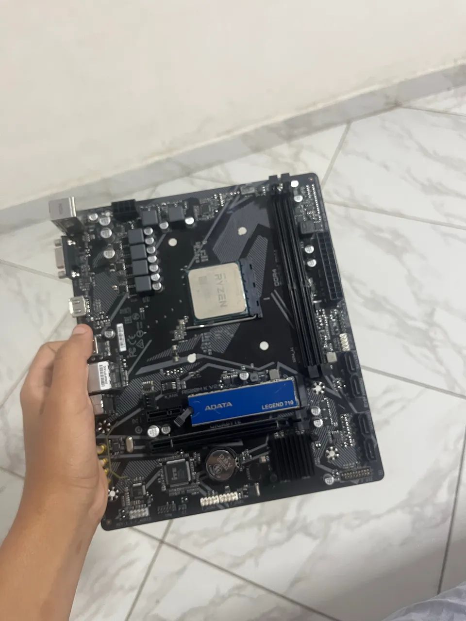 Placa-Mãe Gigabyte A520M K V2 (AM4) - Nova / Perfeita - Foto 4