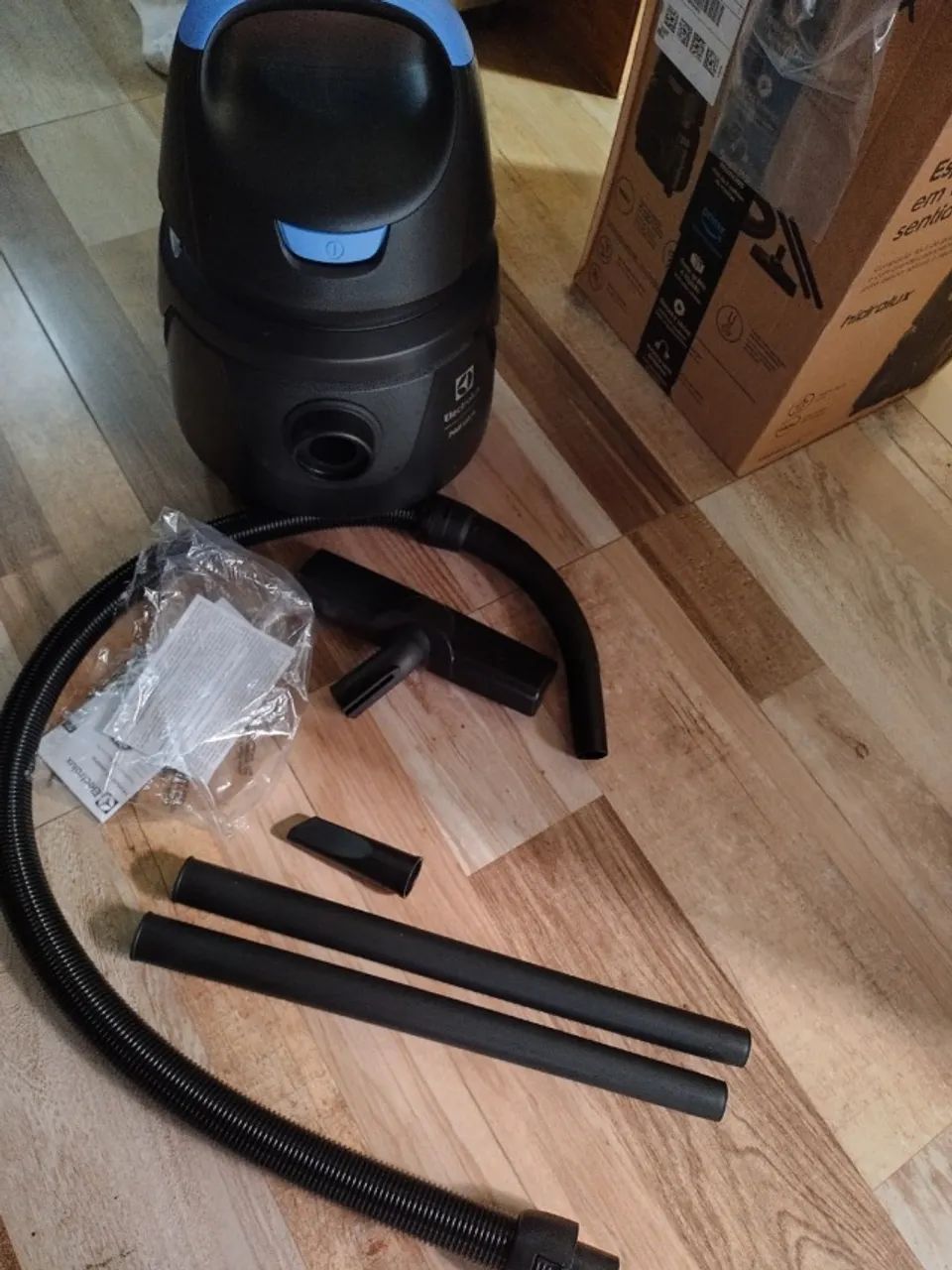 Aspirador de Pó e Água Electrolux 1400W - Zero - Foto 4
