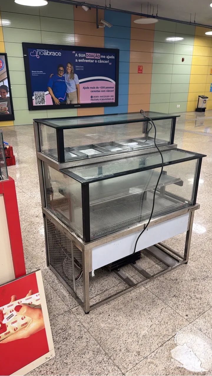 VITRINE REFRIGERADA + ESTUFA - 127x100x70 - POUQUISSIMO USADA 