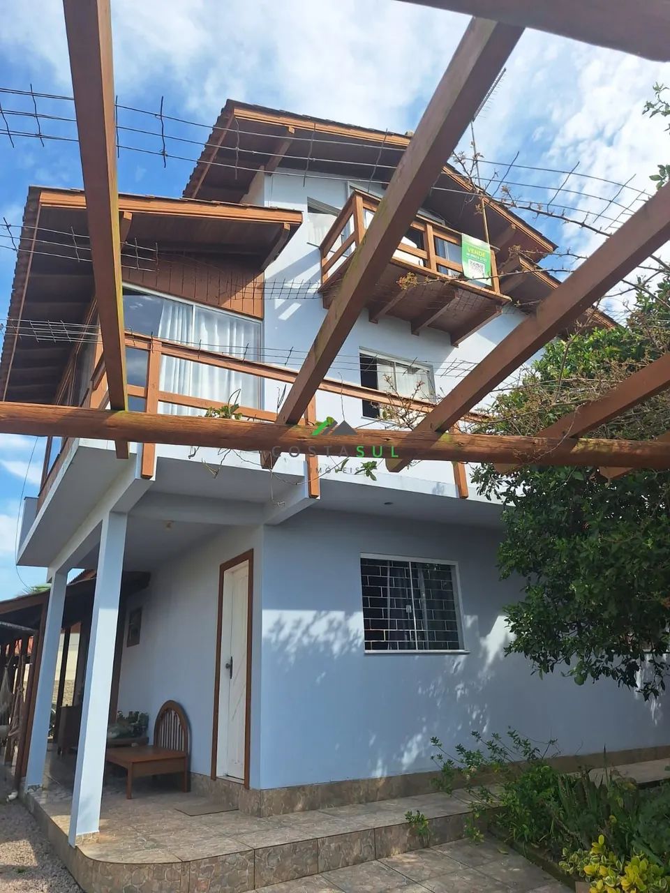 Ampla casa de 4 dormitórios no Bairro Arroio!