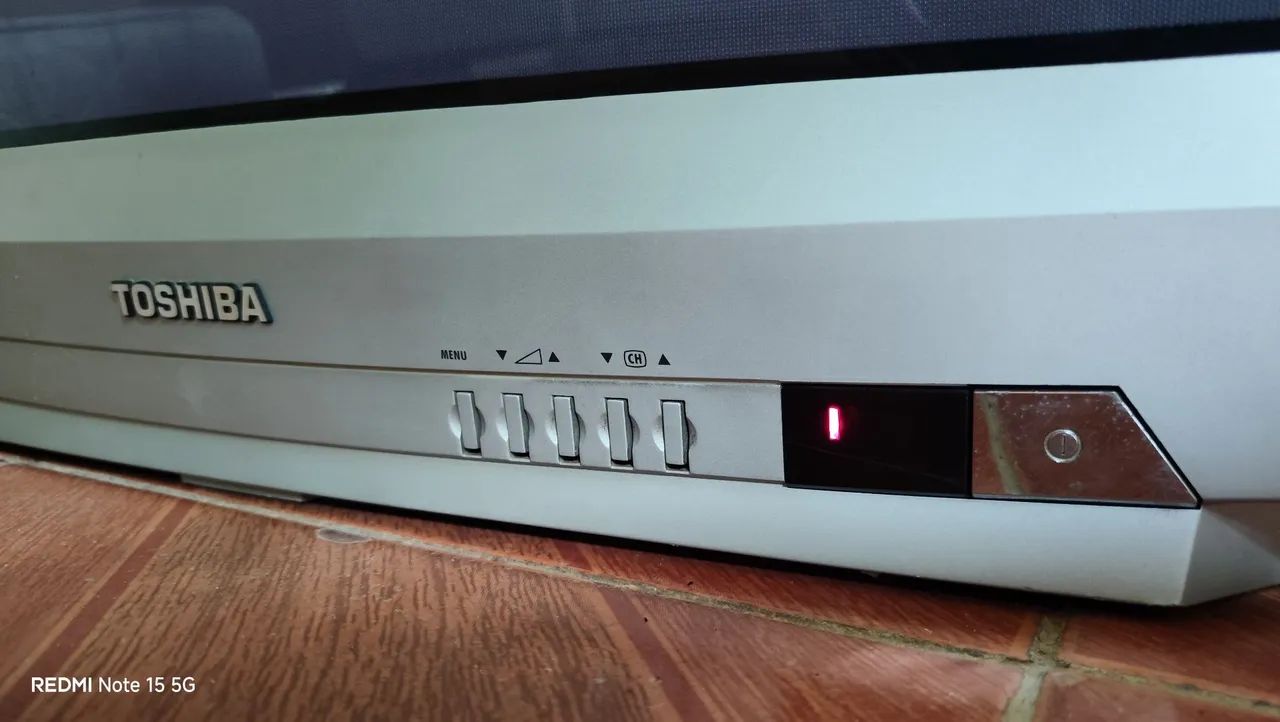 Tv, e dois Dvd's em ótimo estado! - Peças e Acessórios para TV