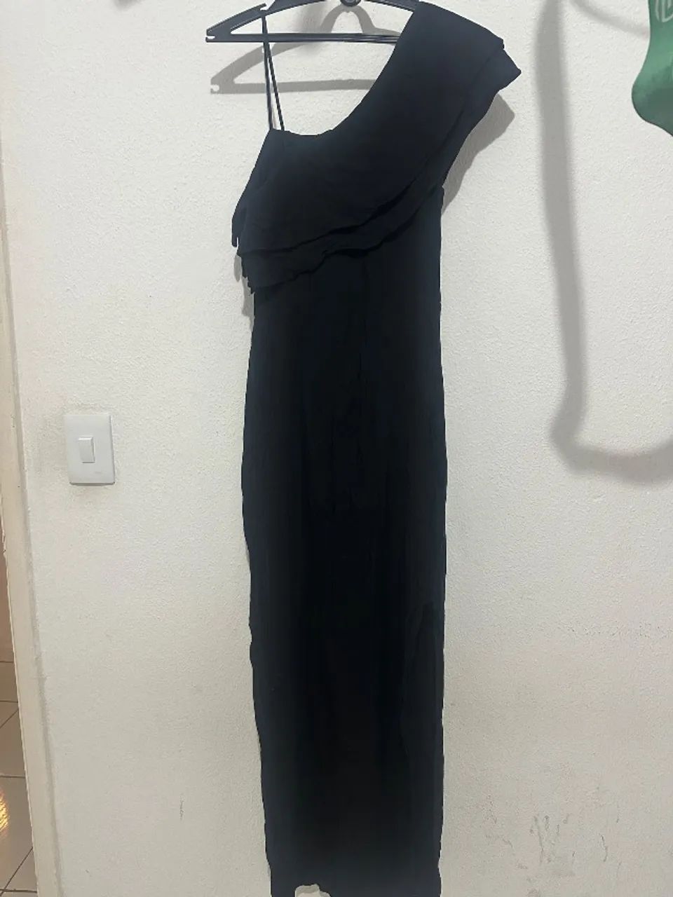Vestido longo preto com fenda