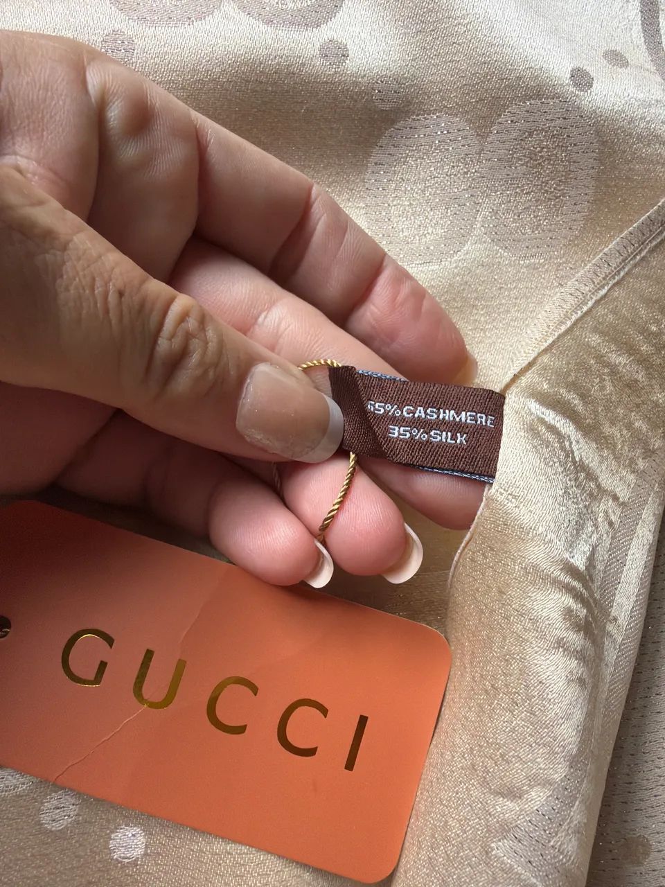 Echarpe Gucci dourada luxo - Foto 3