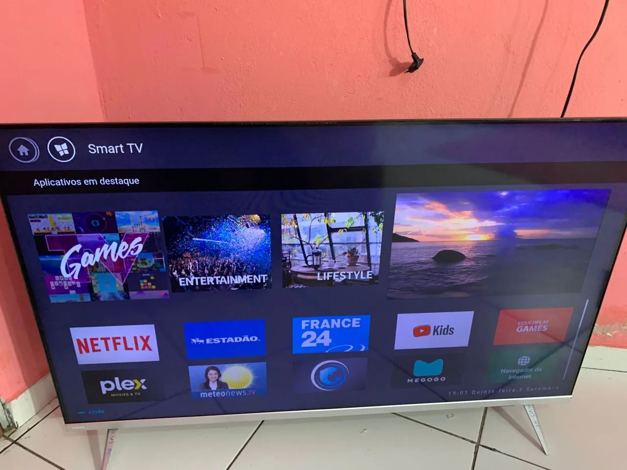 Smart TV Philips 50 polegadas 4K borda infinita completa - Foto 2