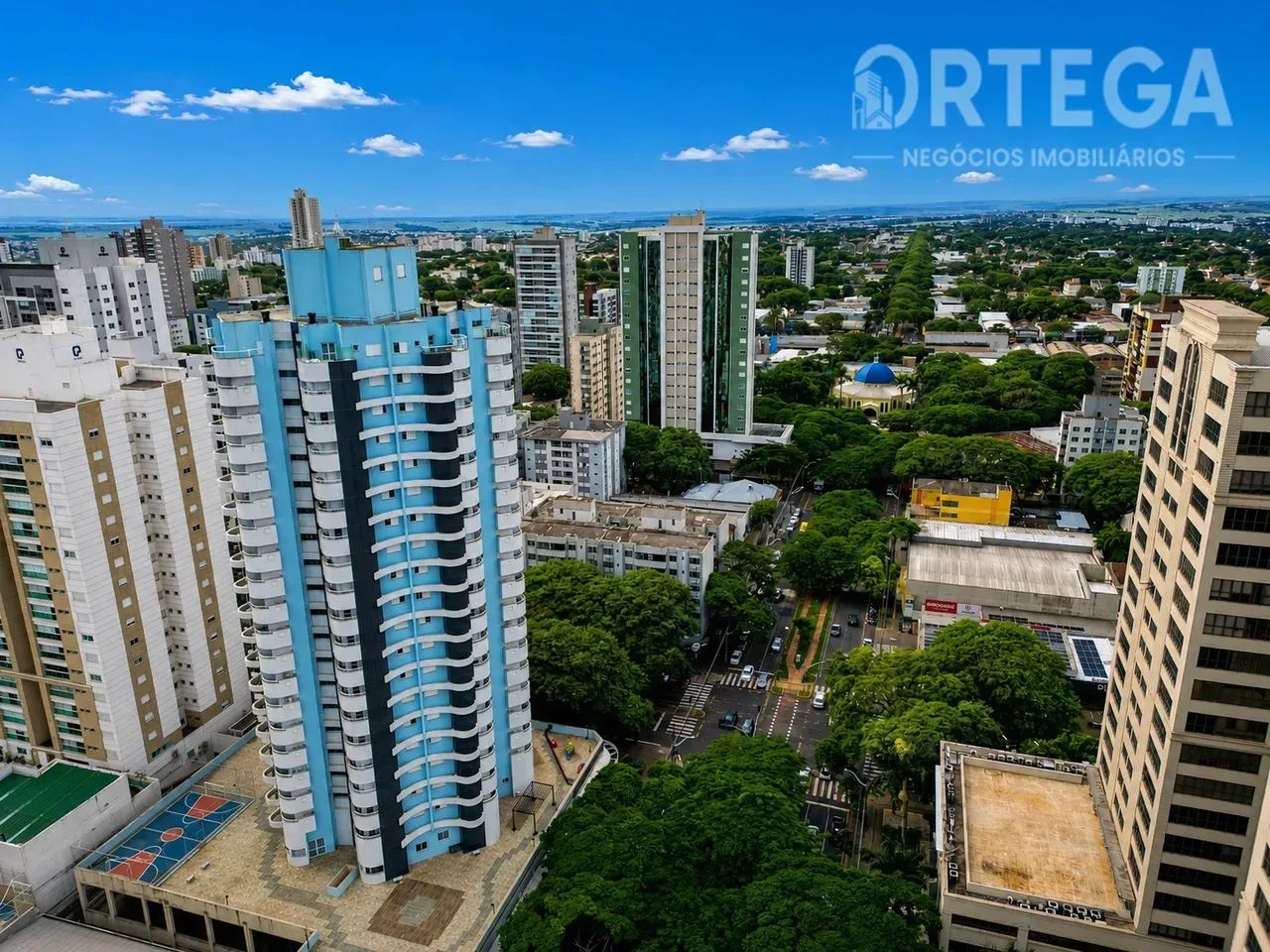 Apartamento para venda com 2 quartos em Maringá - PR