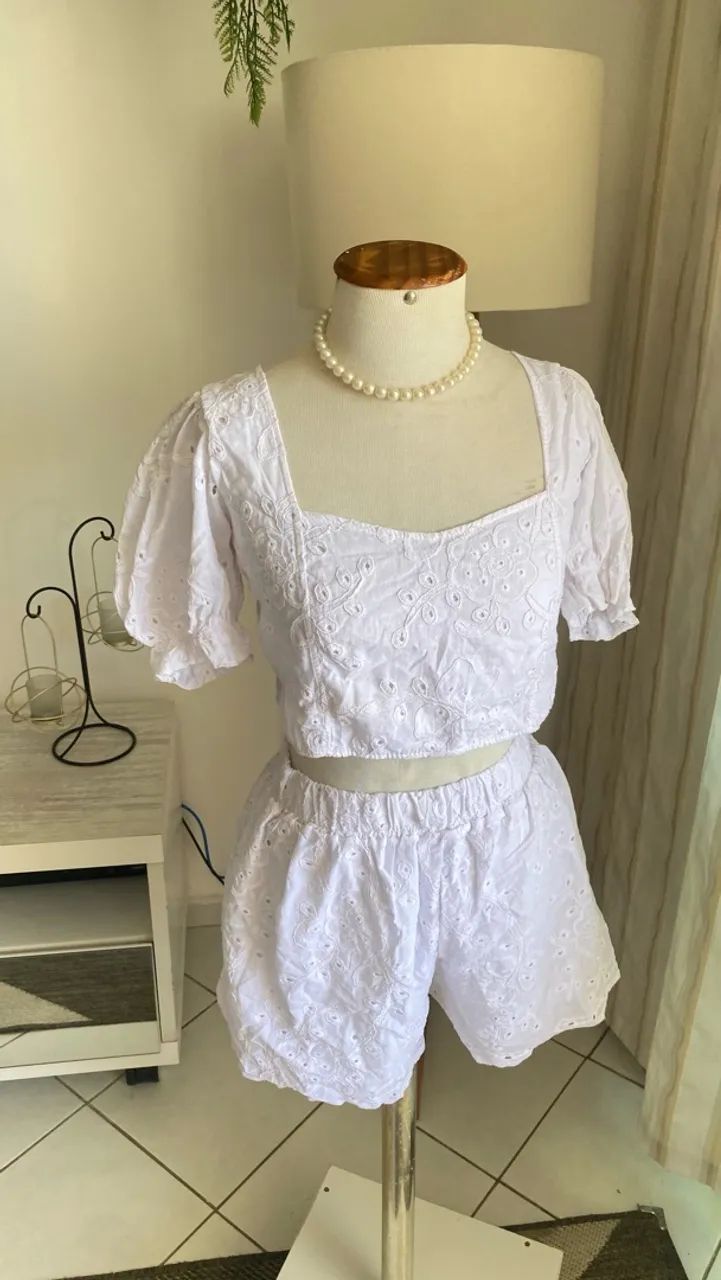 Conjunto branco cropped e short P