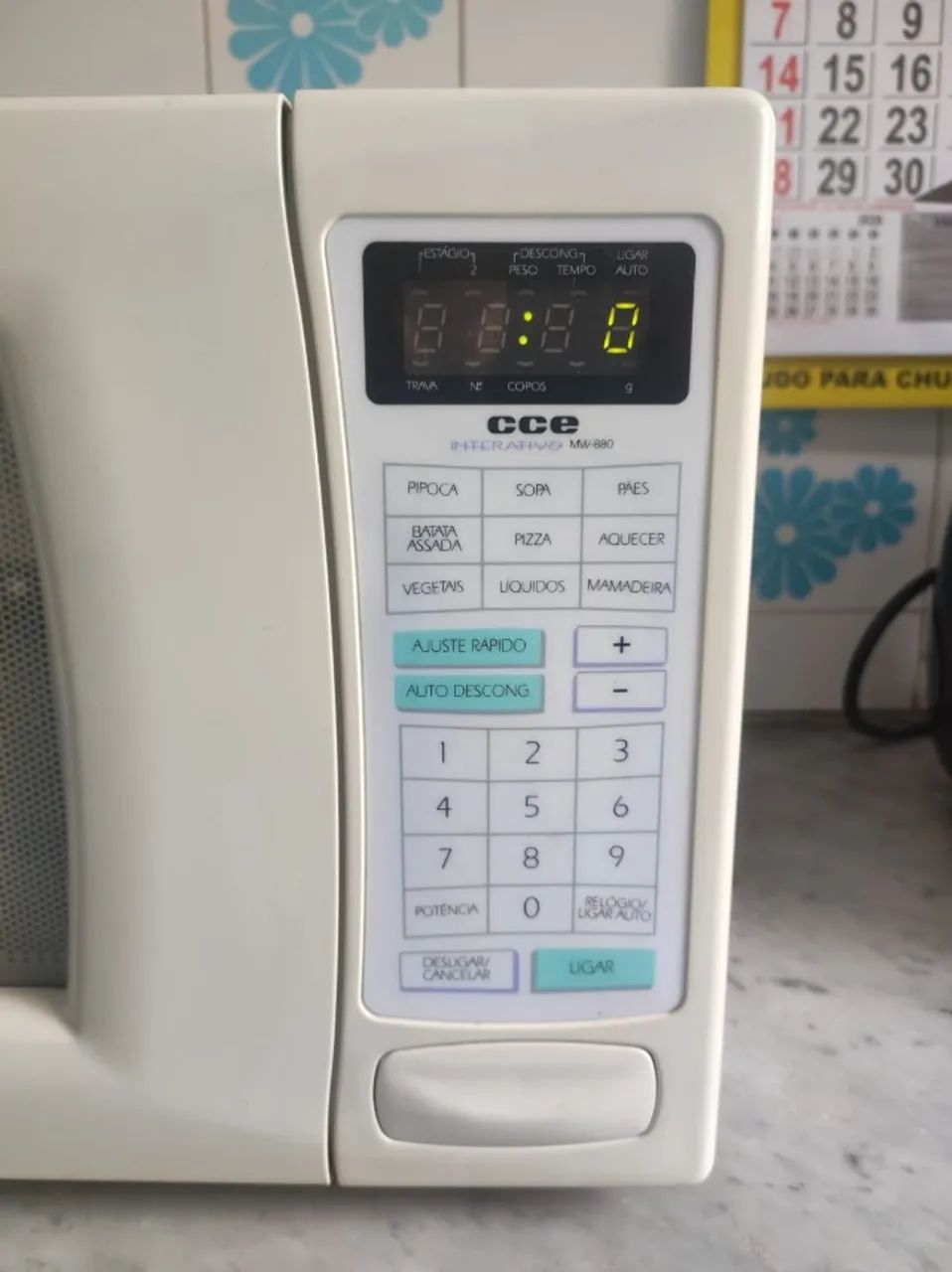 MICRO-ONDAS CCE MW-880 20L BRANCO 127V - FUNCIONANDO PERFEITAMENTE - Foto 3