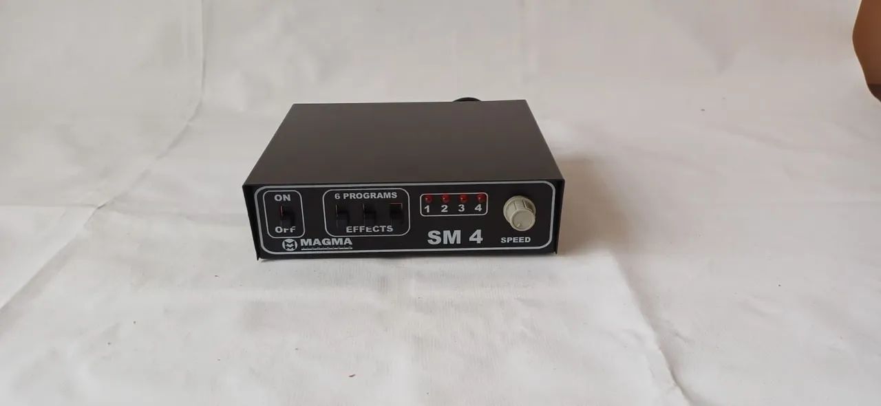 Controladora de iluminação para 4 lâmpadas  e 6 programas