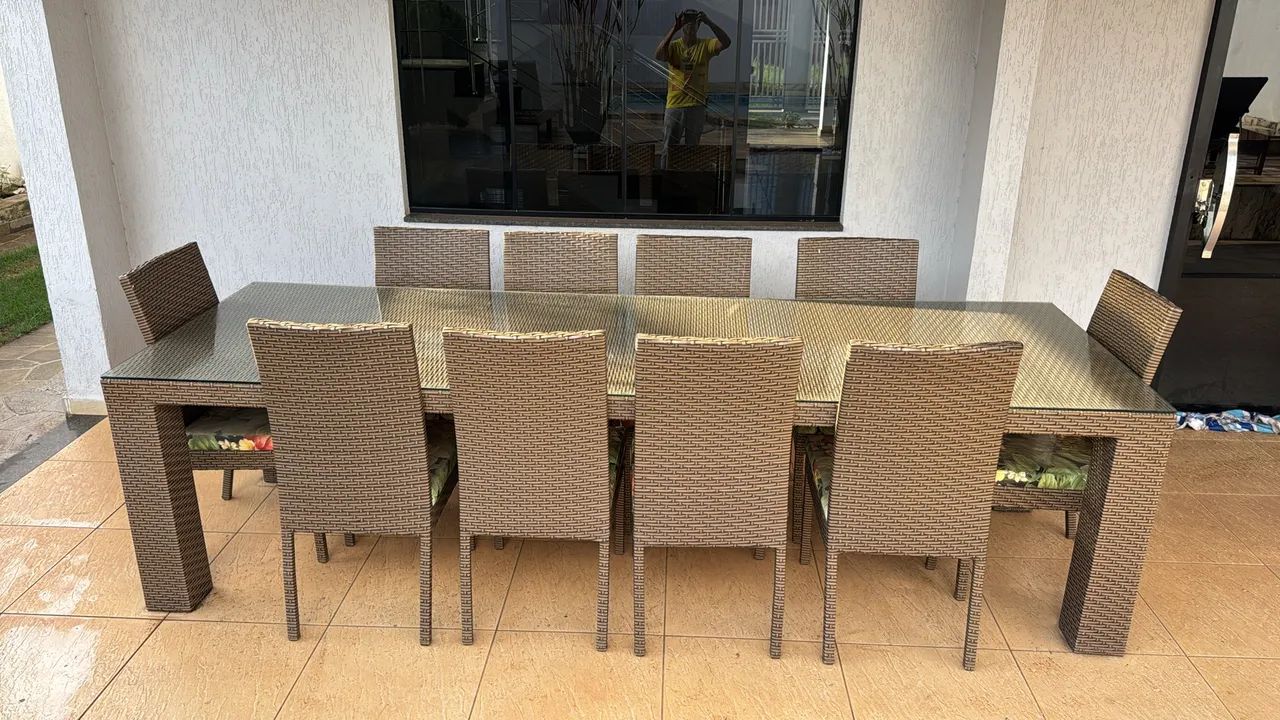 Mesa de fibra com 10 cadeiras 