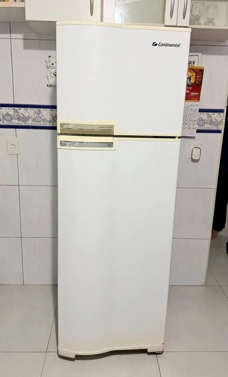 DOA-SE GELADEIRA CONTINENTAL 220V DUPLEX 