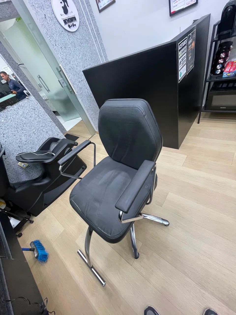 Chair487296259337103365