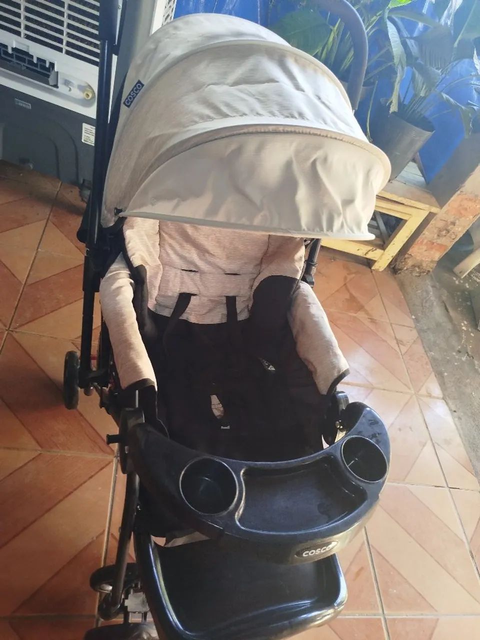 Vendo carrinho com BB conforto 