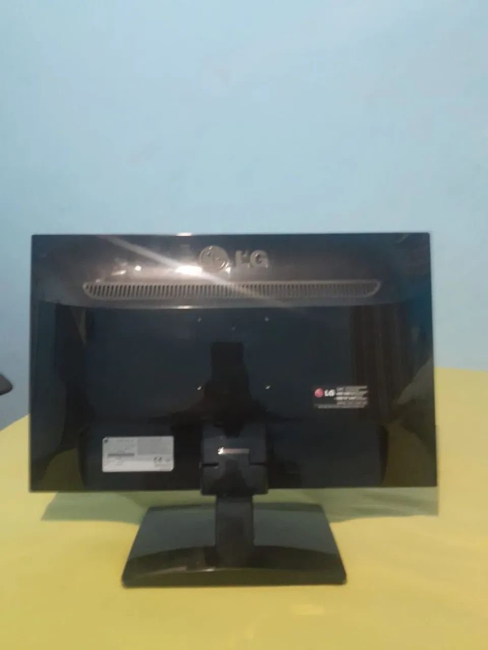 Monitor LG Flatron Lcd 20 polegadas Widescreen E2041s preto 127/220v - Foto 3