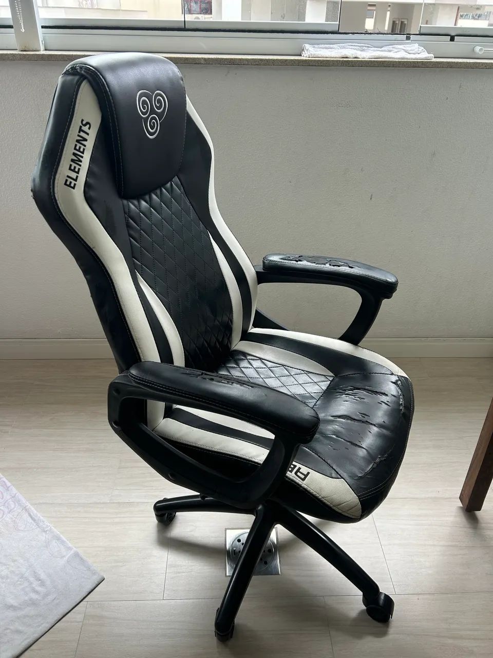 Cadeira gamer semi nova