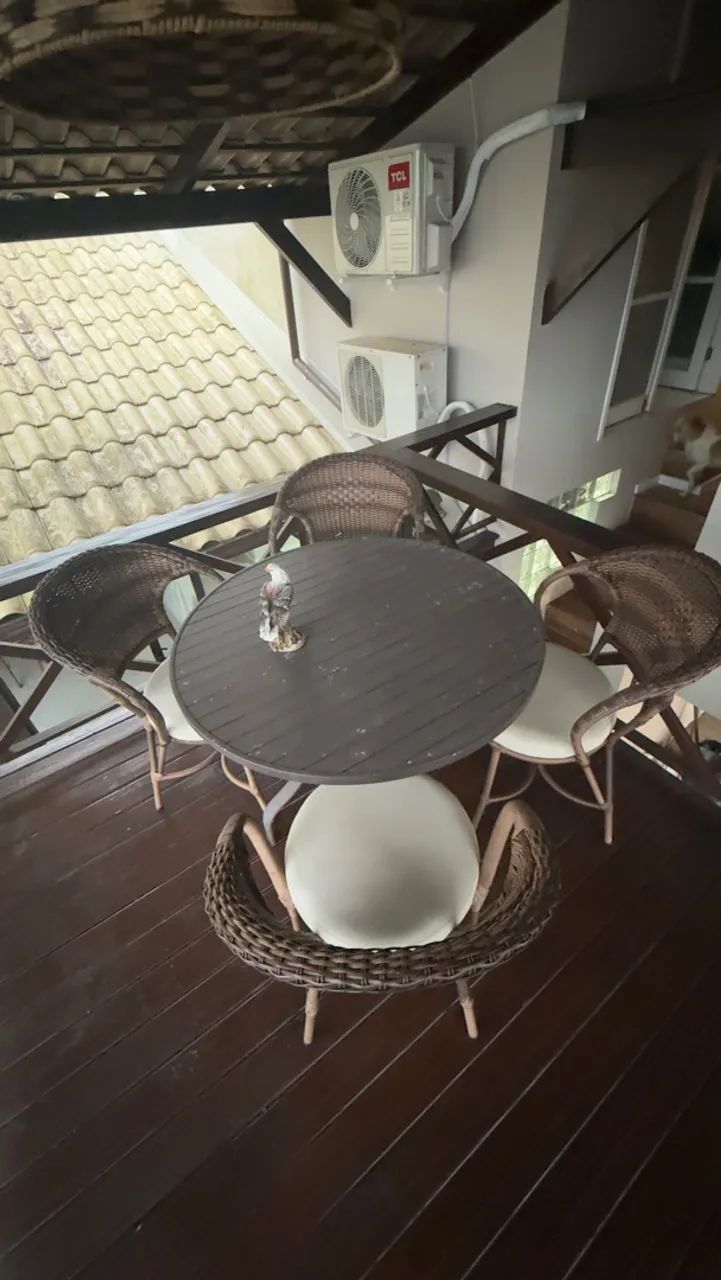 Mesa com 4 cadeiras estofadas Rattan - Foto 2