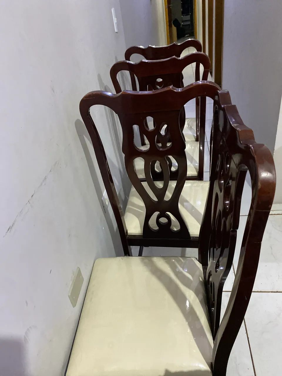 Vendo mesa de jantar, seis  cadeiras vão de brinde  - Foto 5