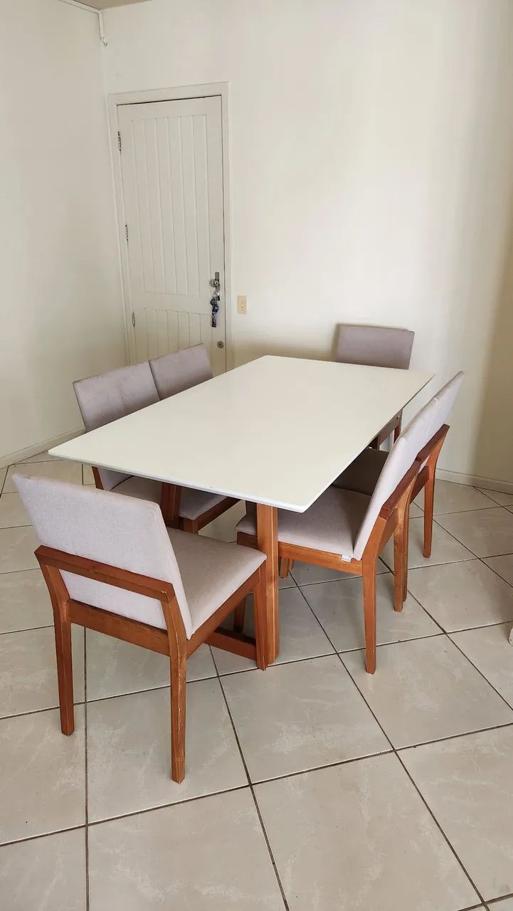 Mesa Tok&Stock com 6 cadeiras