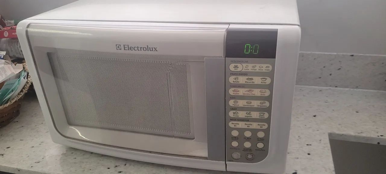 Micro-ondas Electrolux 23l funcionando perfeitamente