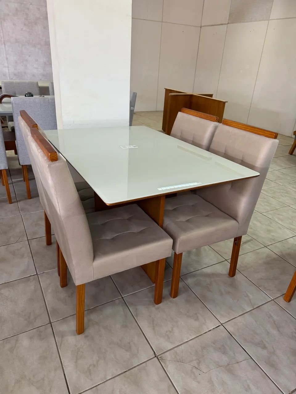 Mesa com 4 cadeiras MADEIRA MACIÇA  - Foto 2