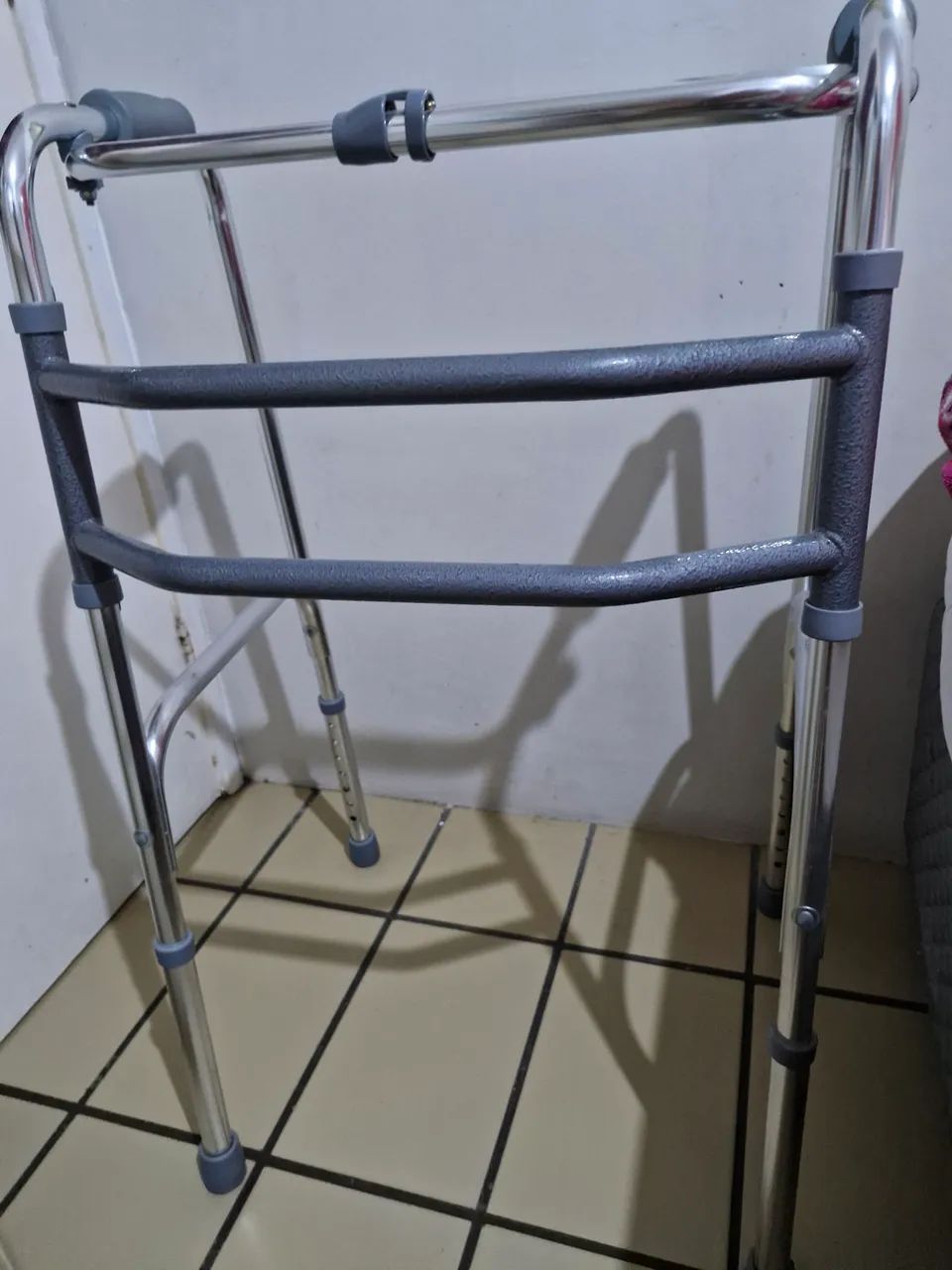 Andador articulável e dobrável, para idosos e pessoas pós-cirurgias. 65566231539715121