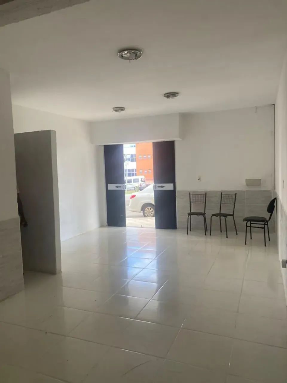 ALUGA-SE PONTO COMERCIAL + CASA AOS FUNDOS NA UNIVERSITARIA - Foto 2