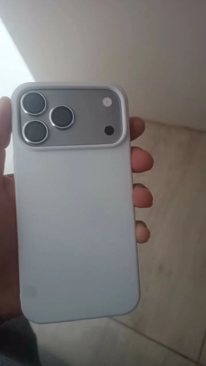 Troco iPhone 14 pro Max e um moto G73 no iPhone 15 pro ou 16E - Foto 4