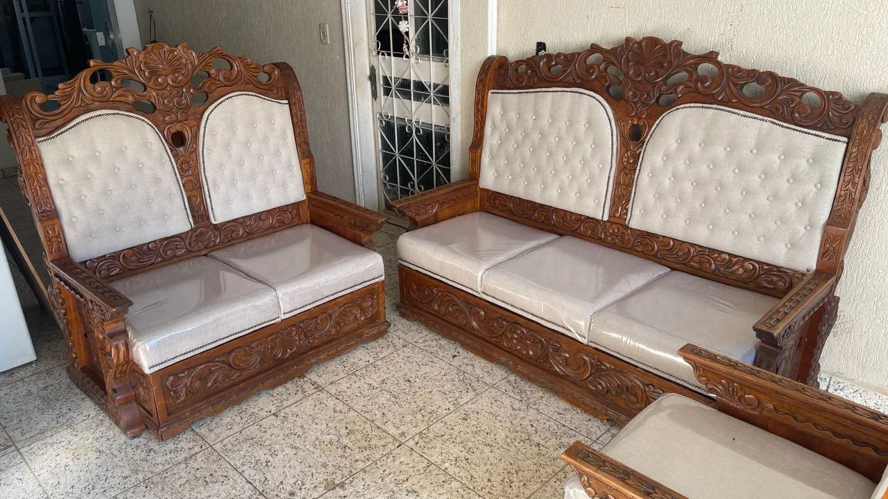 Conjunto de Sofá 2 e 3 Lugares e 1 Poltrona de Madeira 