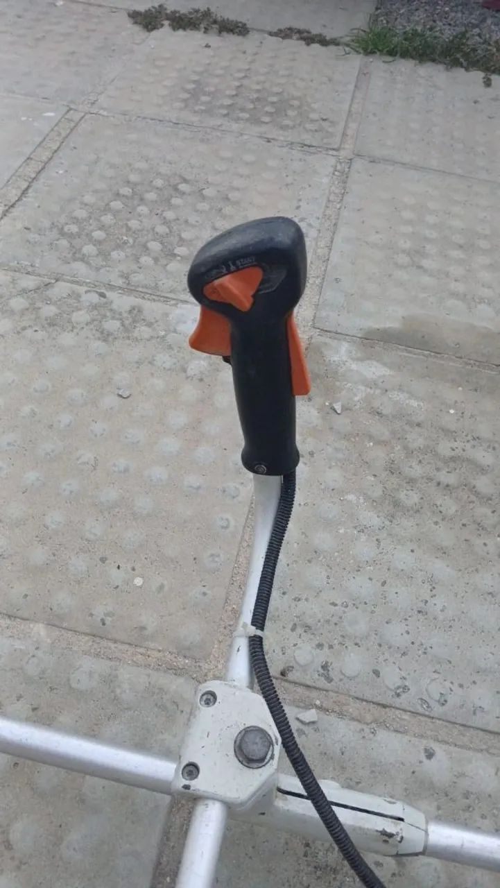 Roçadeira Stihl FS 220 - Foto 3