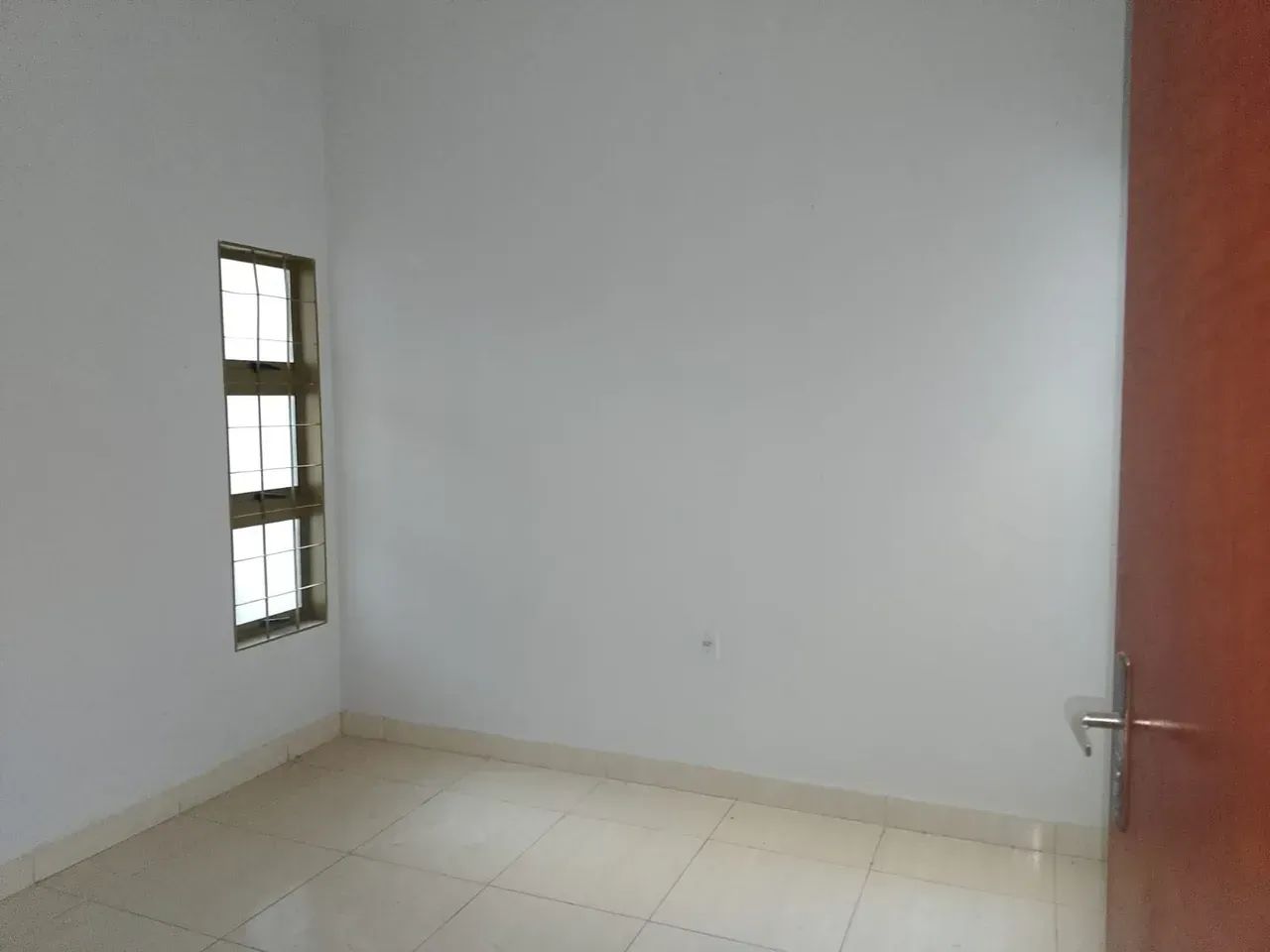 CASA COM DOIS QUARTOS SENDO UM SUITE SALA CONZINHA E GARAGEM