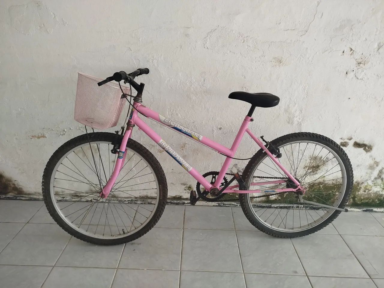 Bicicleta rosa com cestinha - Foto 2