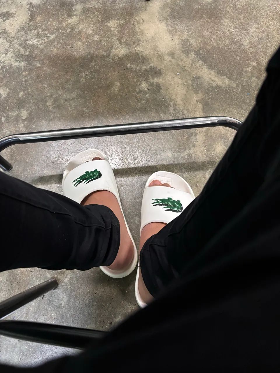 Chinelo Lacoste serve slide 2.0 Branco - Foto 2