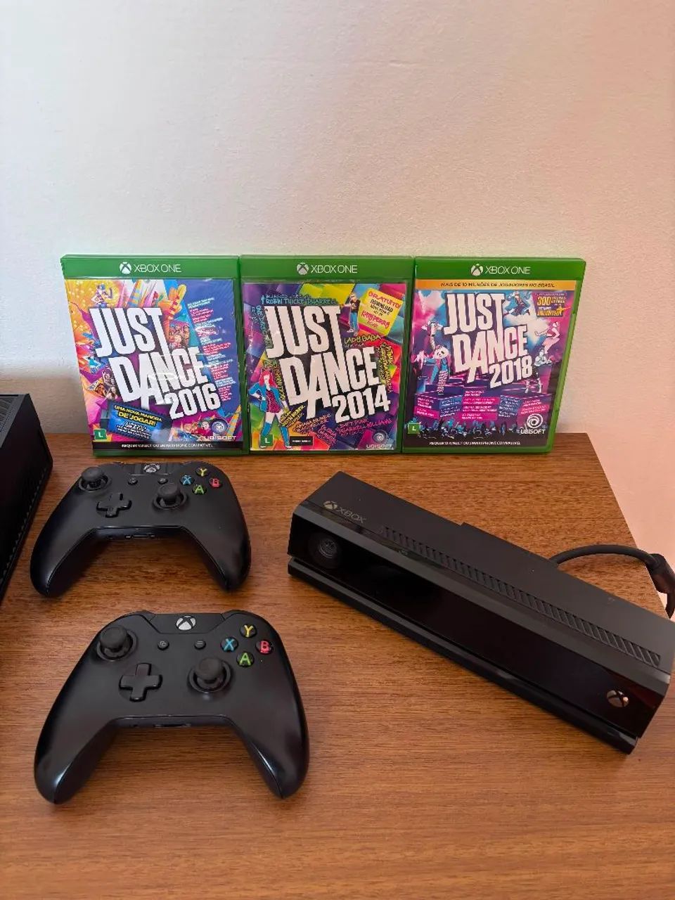 Xbox One fat com kinect e 2 controles - Foto 3