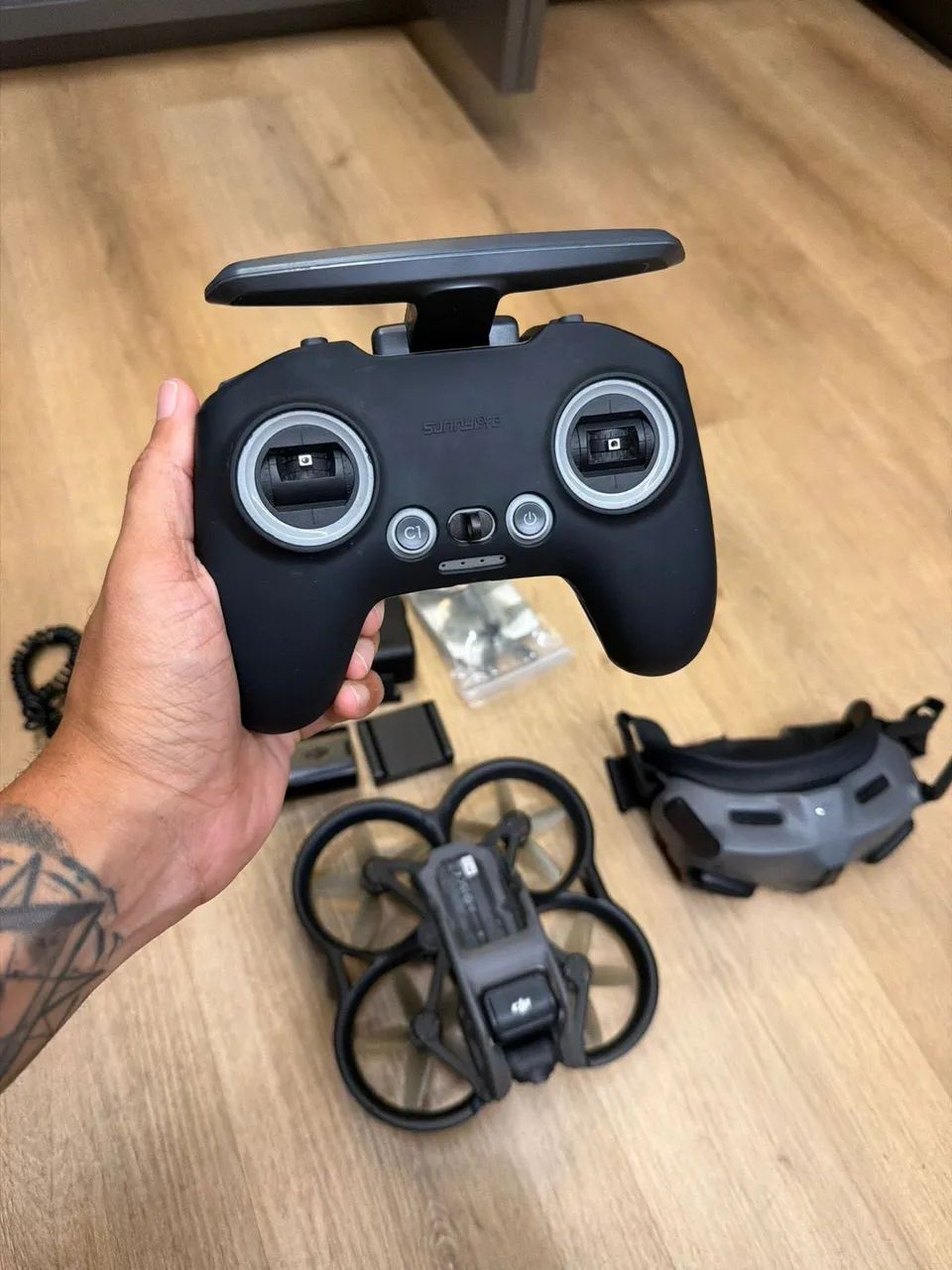 Drone DJI Avata - Combo Fly More + FPV Remote Controller 2 - Foto 2