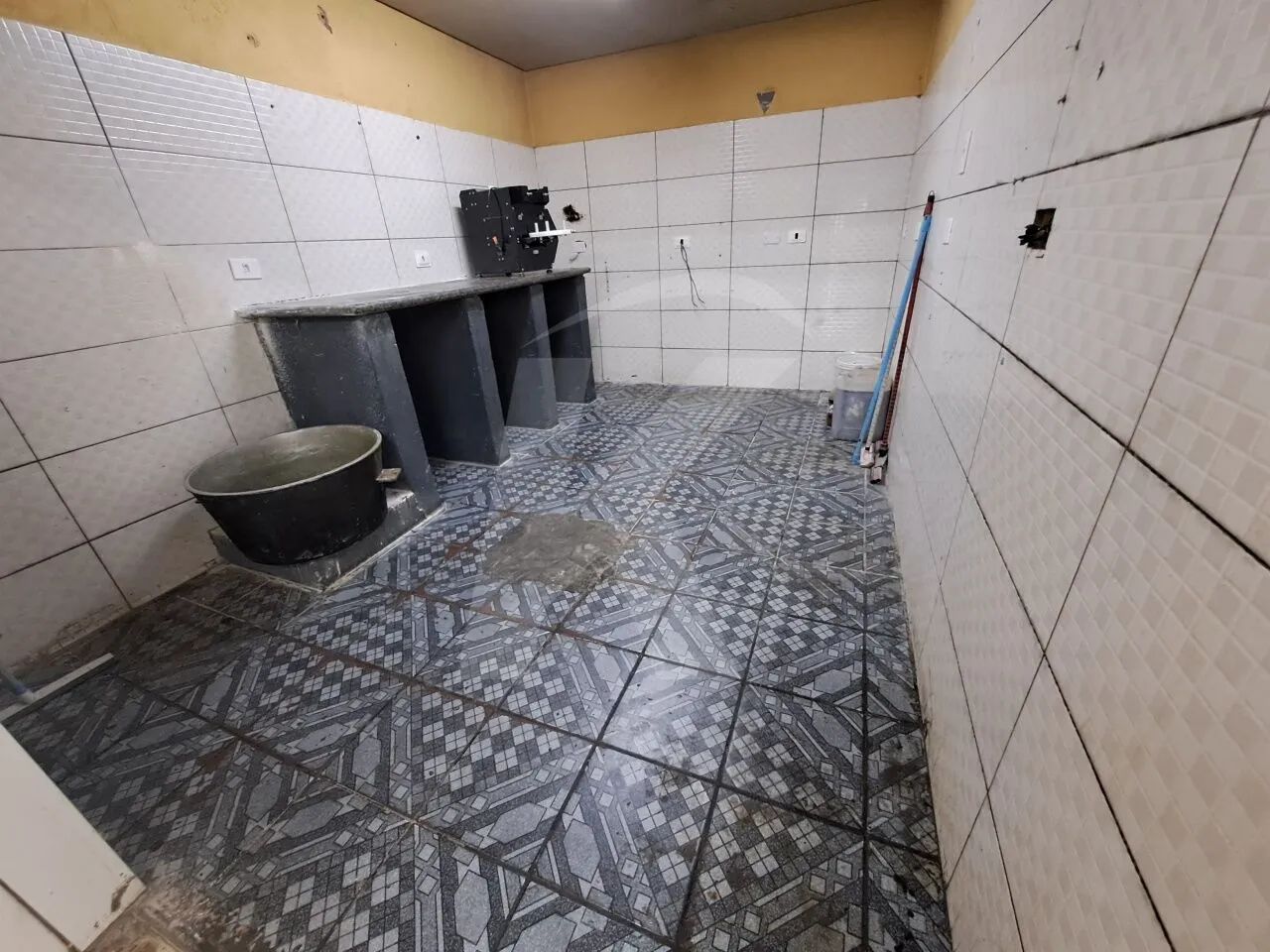 Salão comercial com banheiro em Avenida. - Foto 2