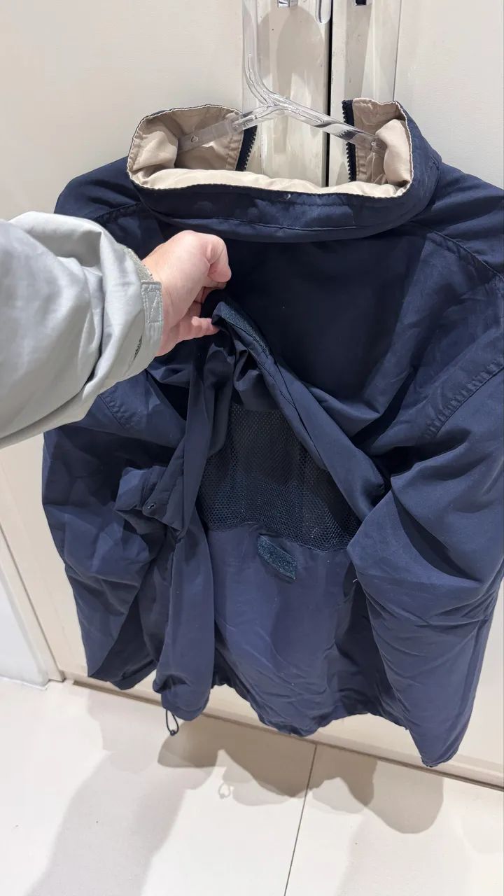 Jaqueta/ com capuz respirável comprado na Universal Studios - Foto 4