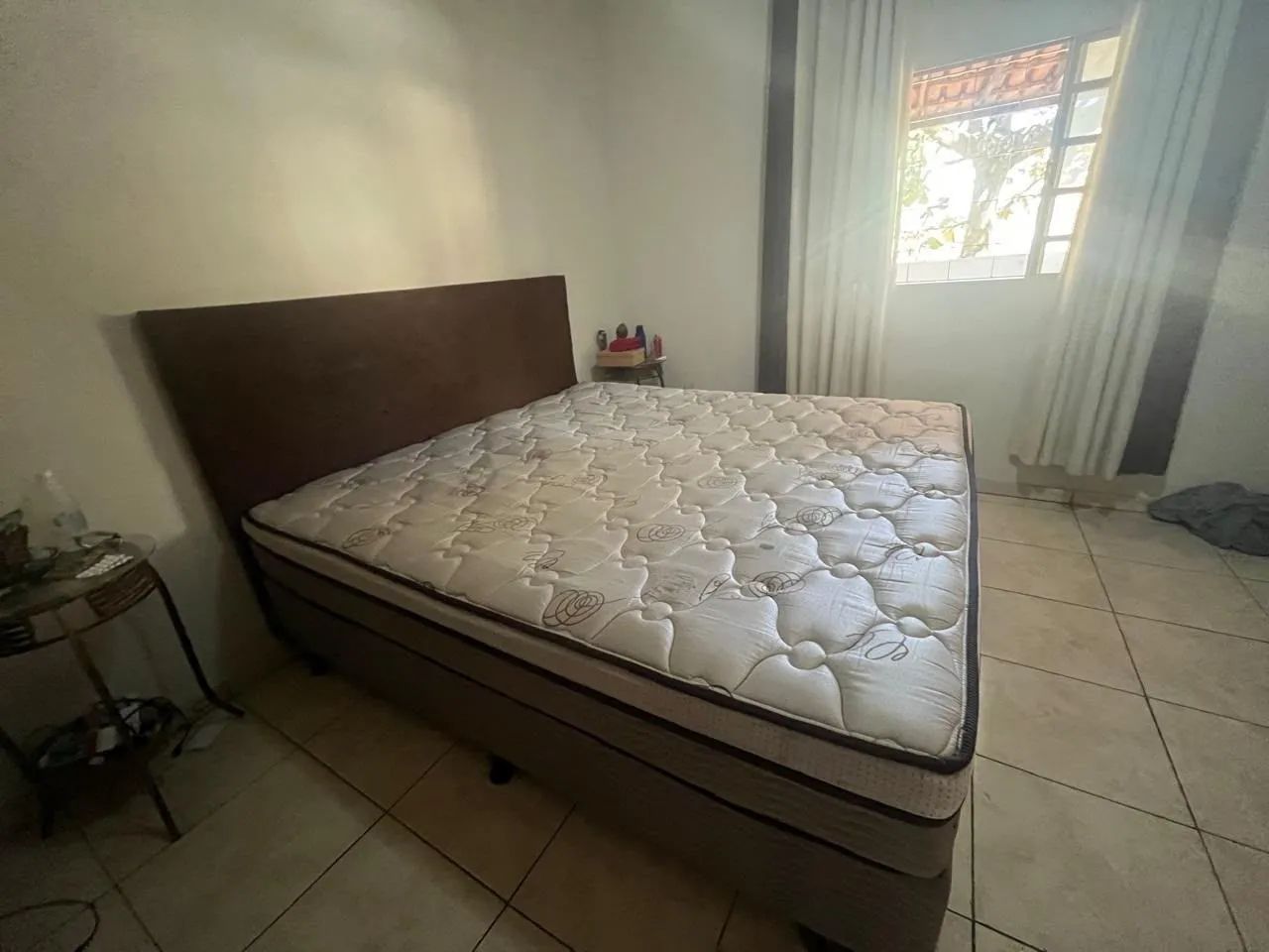OPORTUNIDADE! Cama Box + colchão King size