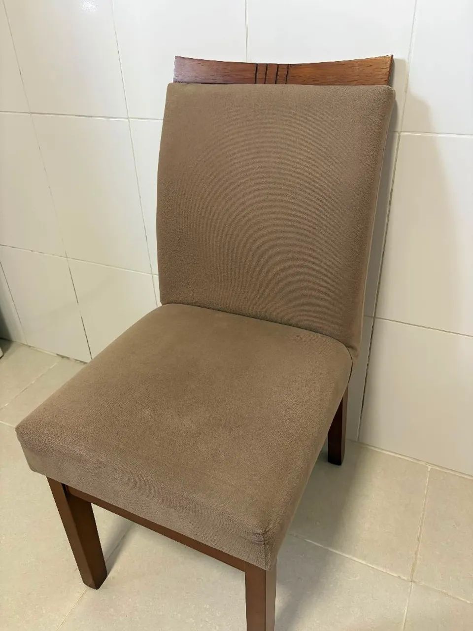 Mesa com tampo de vidro e 6 cadeiras estofadas - Foto 3